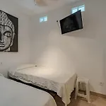 Lovely 1 Bed In K101 *