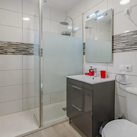 Lovely 1 Bed In K101 דירה אדחה